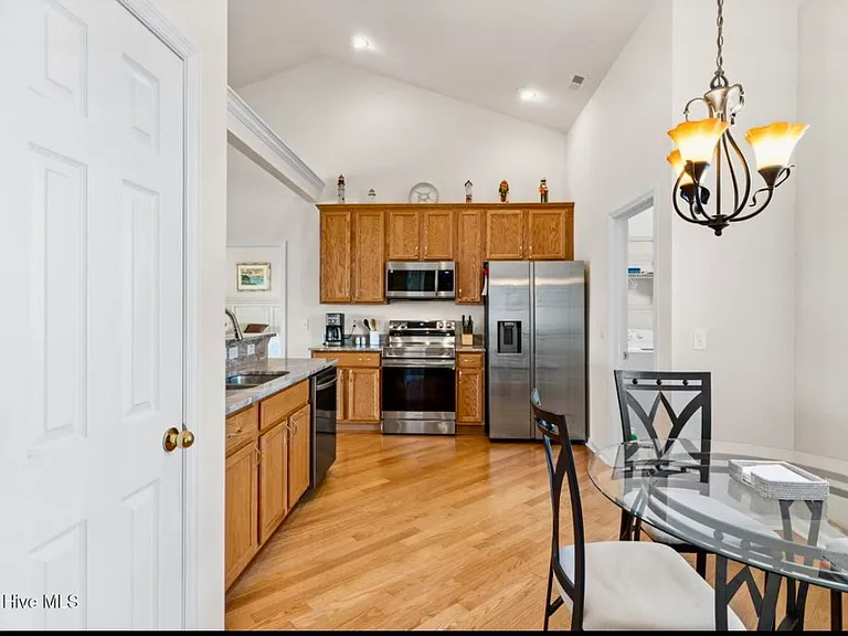 7401 Hermitage Ln — Photo 6