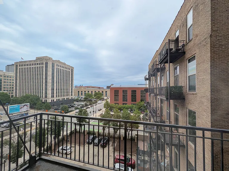 500 S Clinton St #513 — Photo 8