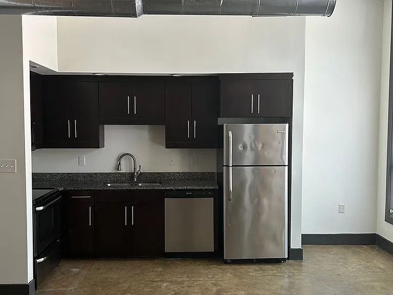 Atrium on Broad Apartments — Photo 26