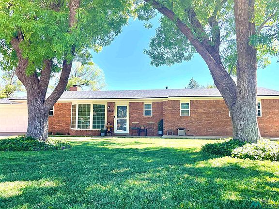 4th image of 1620 Claremont Ter