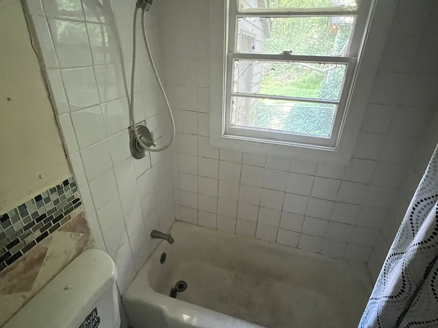 3 bed, 1.5 bath, 864 sqft, $1,650 — Photo 2