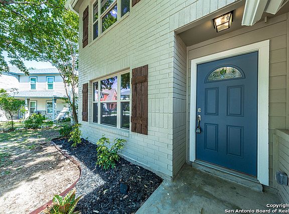 4th image of 7618 Cascade Oak Dr