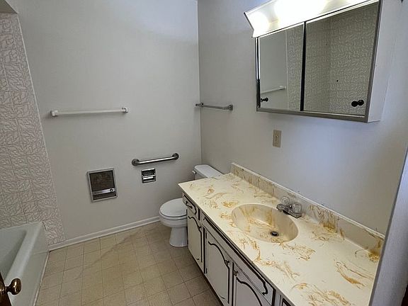 4th image of 2612 Broadmoor Dr APT 4