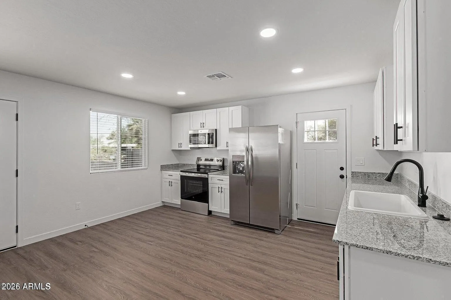 3 bed, 2.0 bath, 1007 sqft, $1,750 — Photo 3
