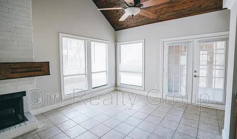4144 Greystone Way #104 — Photo 16