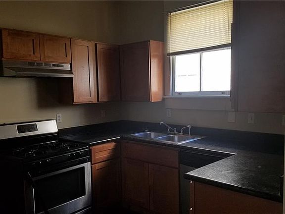 5th image of 4427-29 Fontainebleau Dr