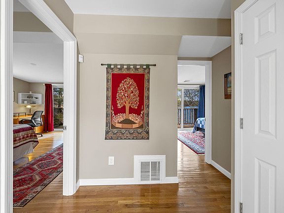4th image of 100 Lakeview Boulevard