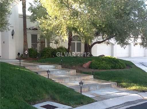 2nd image of 1621 Oval Cir