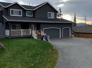 13044 Curry Ridge Cir, Eagle River, AK 99577