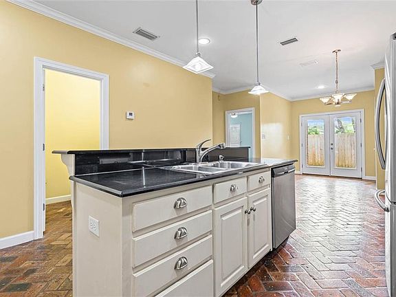 5th image of 211 West Dr Unit 34