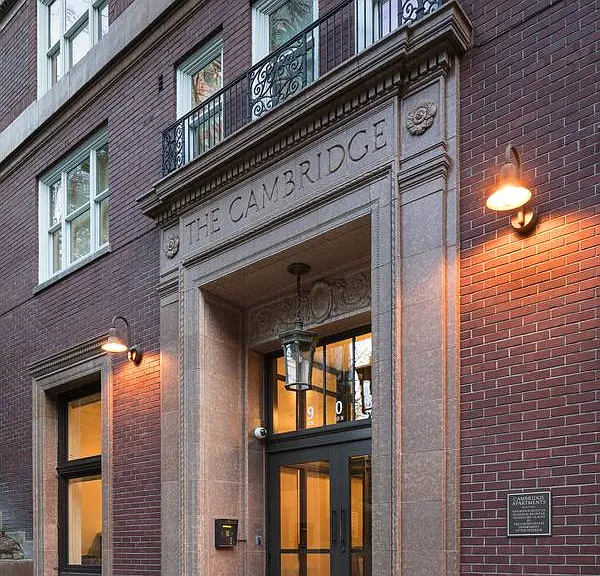 Cambridge Apartments — Photo 23