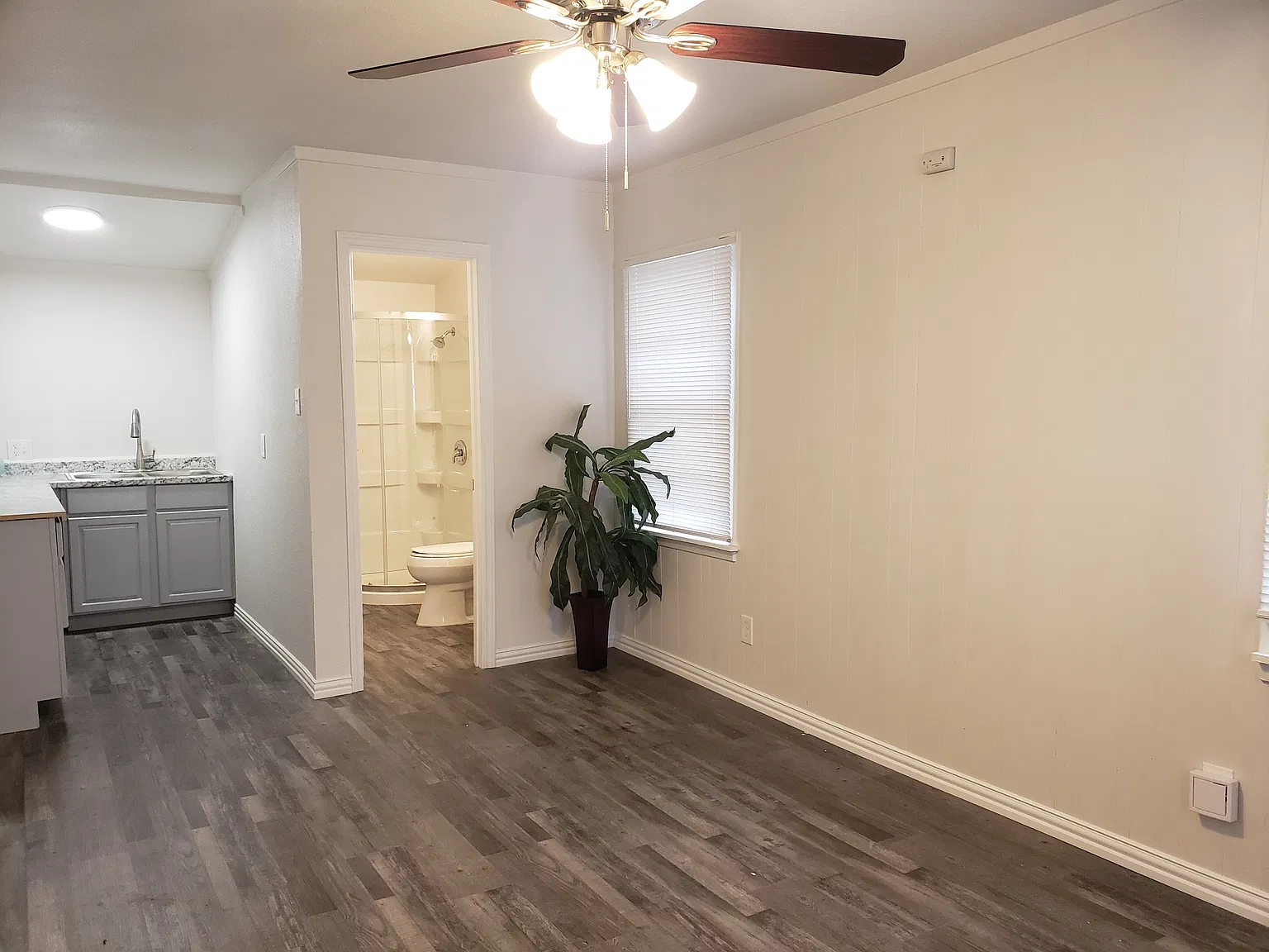 1 bed, 370 sqft, $900 — Photo 4