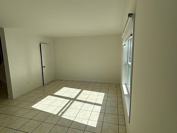 3rd image of 235 Keen St #1R