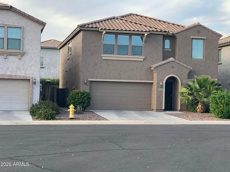 2048 W Monte Cristo Ave — Photo 1