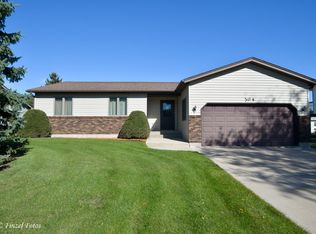 304 Terry Ct, Woodstock, IL 60098