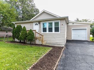 2725 20th St, Zion, IL 60099