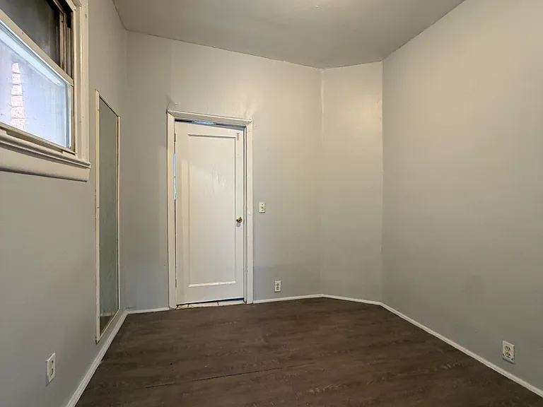 63 Oak St #2L — Photo 3