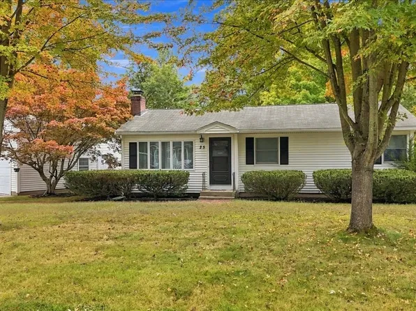 25 Oakview Cir, Medway, MA 02053