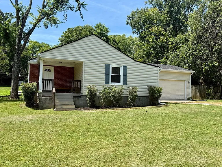 902 Gibson Dr — Photo 23