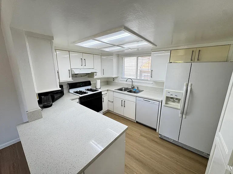 465 Camelback Rd — Photo 8