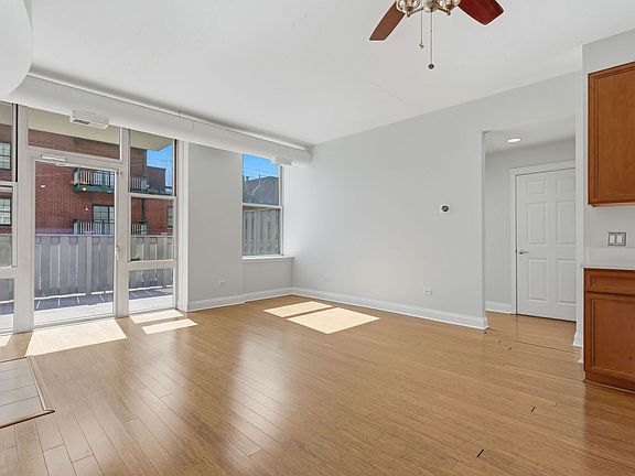 2nd image of 1001 W Madison St APT 204