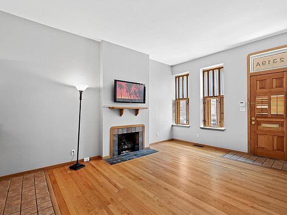 4th image of 2319 Hickory St #19A