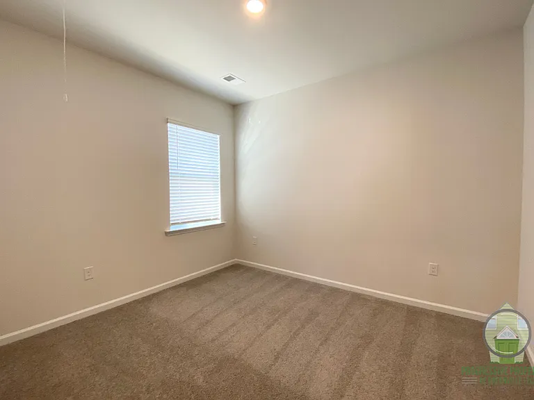 135 Bayridge Rd — Photo 6