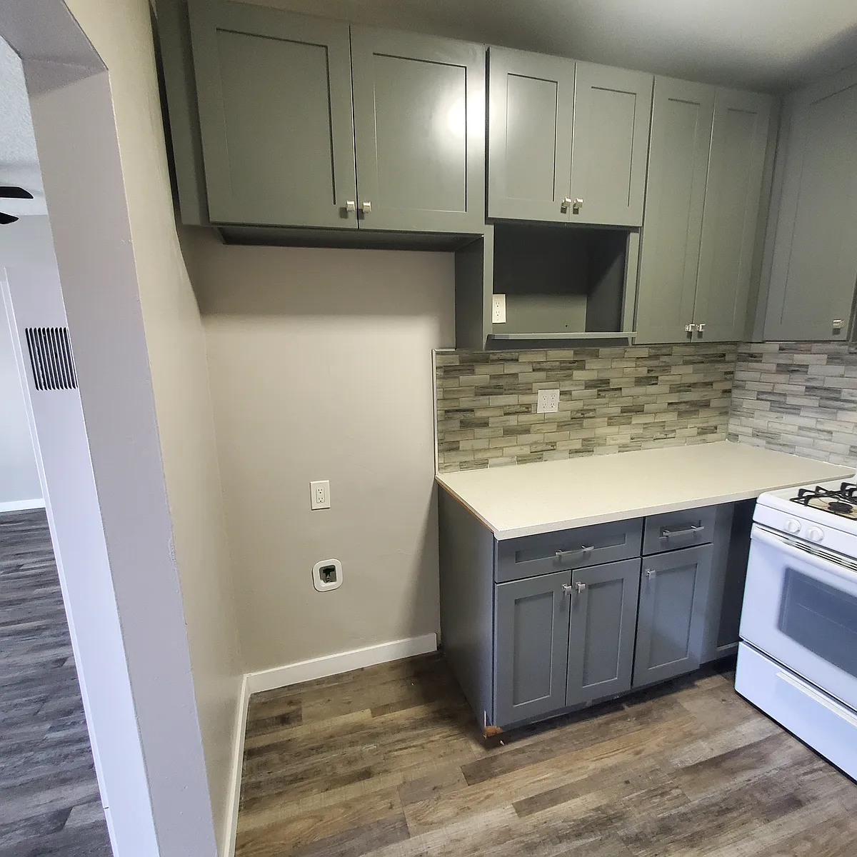 Building Photo - 10236 California Ave #E