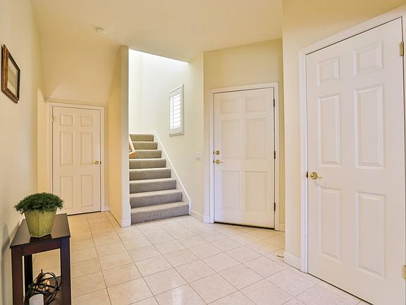 4th image of 252 Frangipani Ct