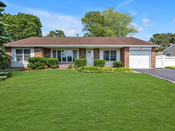 693 Greenbelt Pkwy W, Holbrook, NY 11741