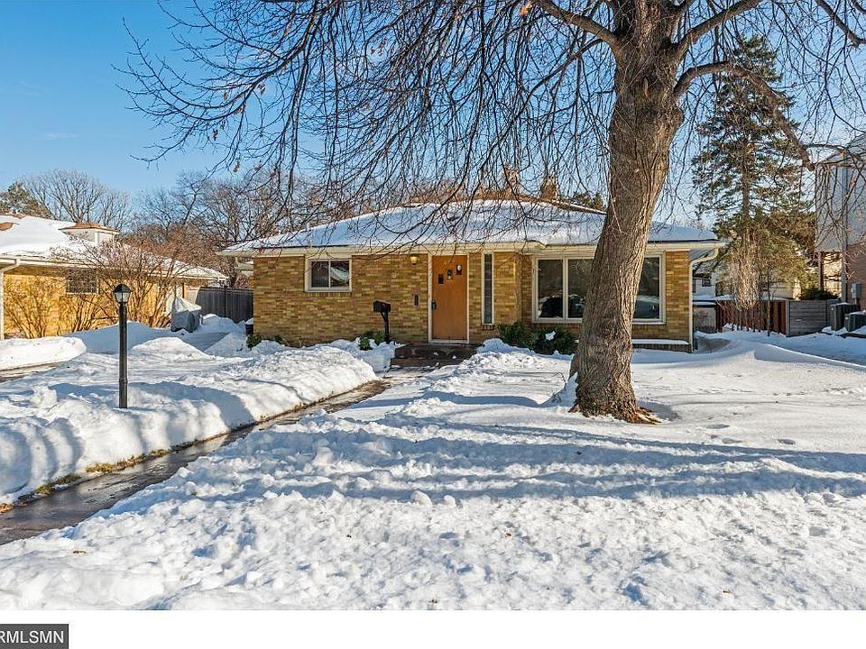 1st image of 664 Montcalm Pl