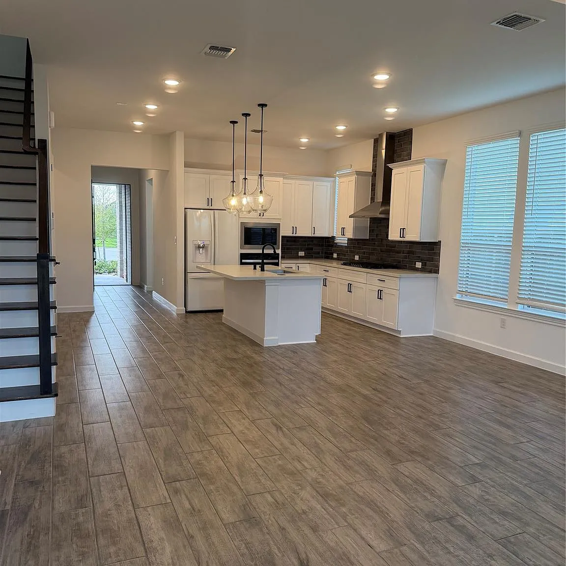5 bed, 3.0 bath, 2348 sqft, $3,100 — Photo 1