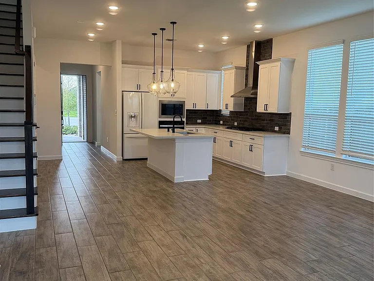 25302 Rothesay Ln — Photo 1