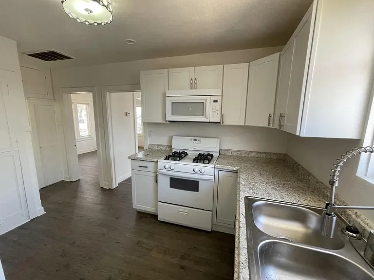 3805 N 9th Pl — Photo 3