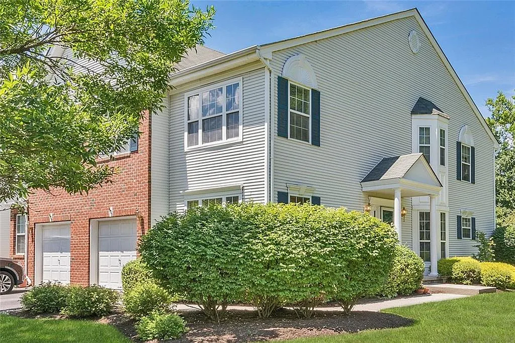 601 Canterbury Way photo 1