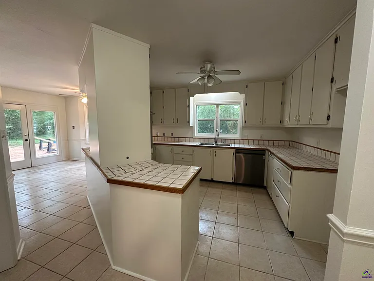 124 Glen Oaks Rd — Photo 6