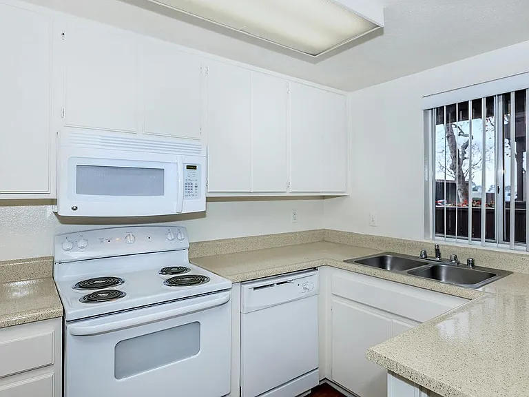 Mountain View Apartment Homes — Photo 11
