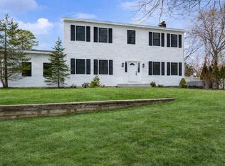 34 Starboard Rd, Hampton Bays, NY 11946