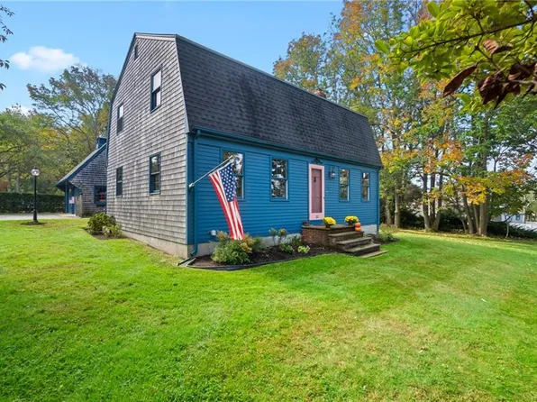 282 Chestnut St, Bristol, RI 02809