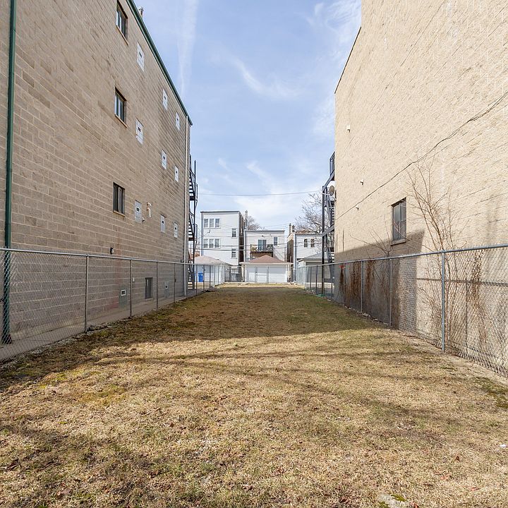 2nd image of 1132 N Mozart St