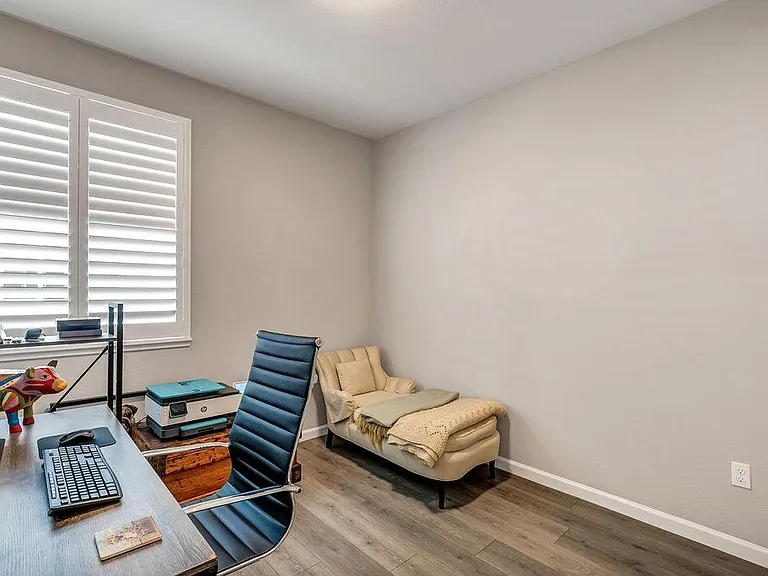 327 Pear Tree Ter #B — Photo 13