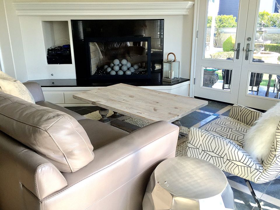 Living & Fireplace Area