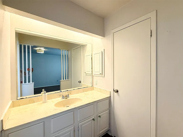 22319 Merrymount Dr — Photo 28