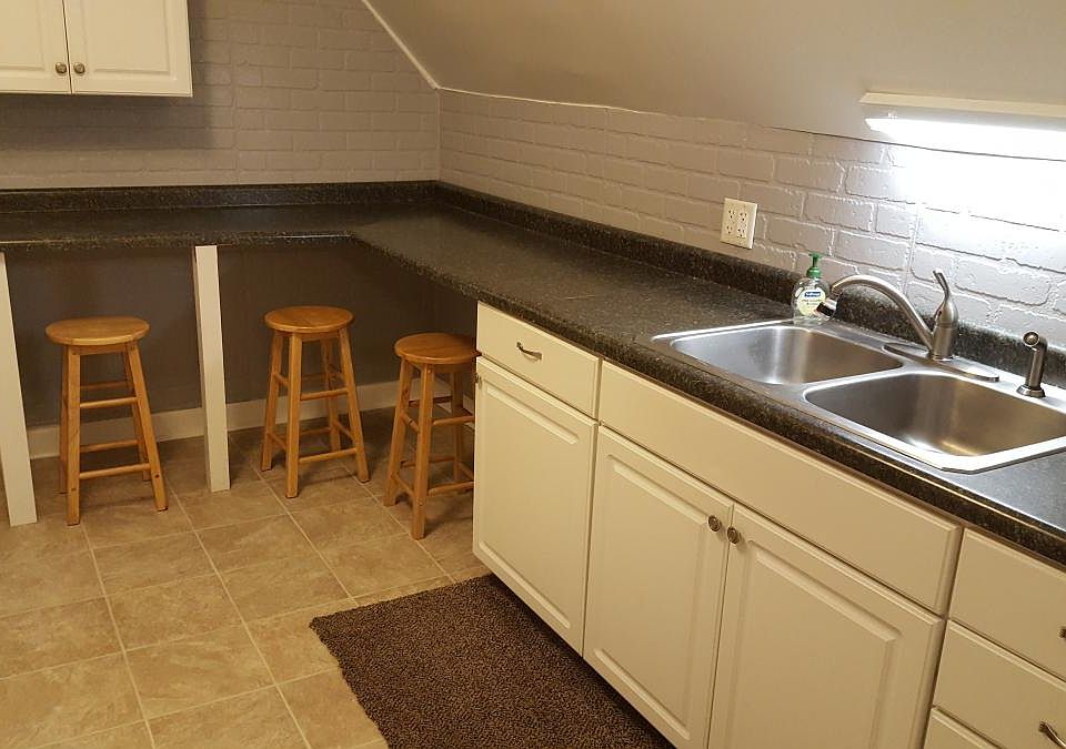 New kitchen and breakfast bar!