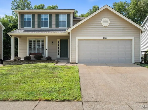 2561 Hidden Meadow Ln, Ballwin, MO 63021
