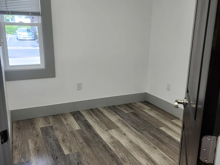 102 Franklin St #4 — Photo 5