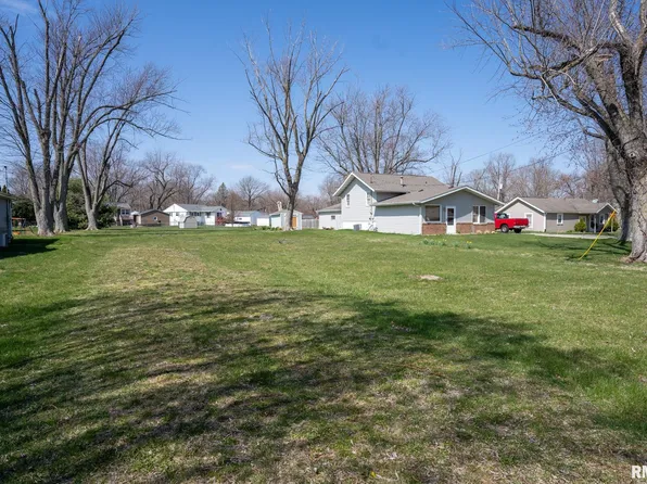 215 Baylor St, East Peoria, IL 61611