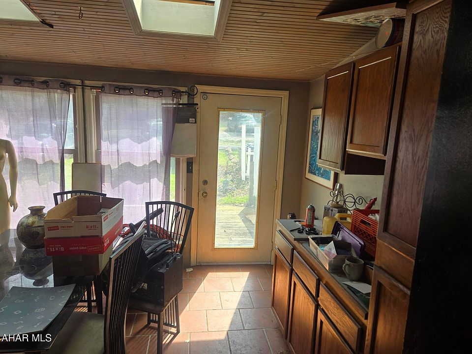 2nd image of 4041 5th Ave