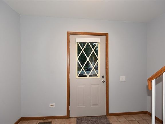 3rd image of 9090 Carlisle Ln