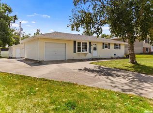 5604 E Crews Ave, Chillicothe, IL 61523